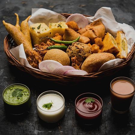 Oyo Flagship 70209 Alpha One Hotel Greater Noida Buitenkant foto