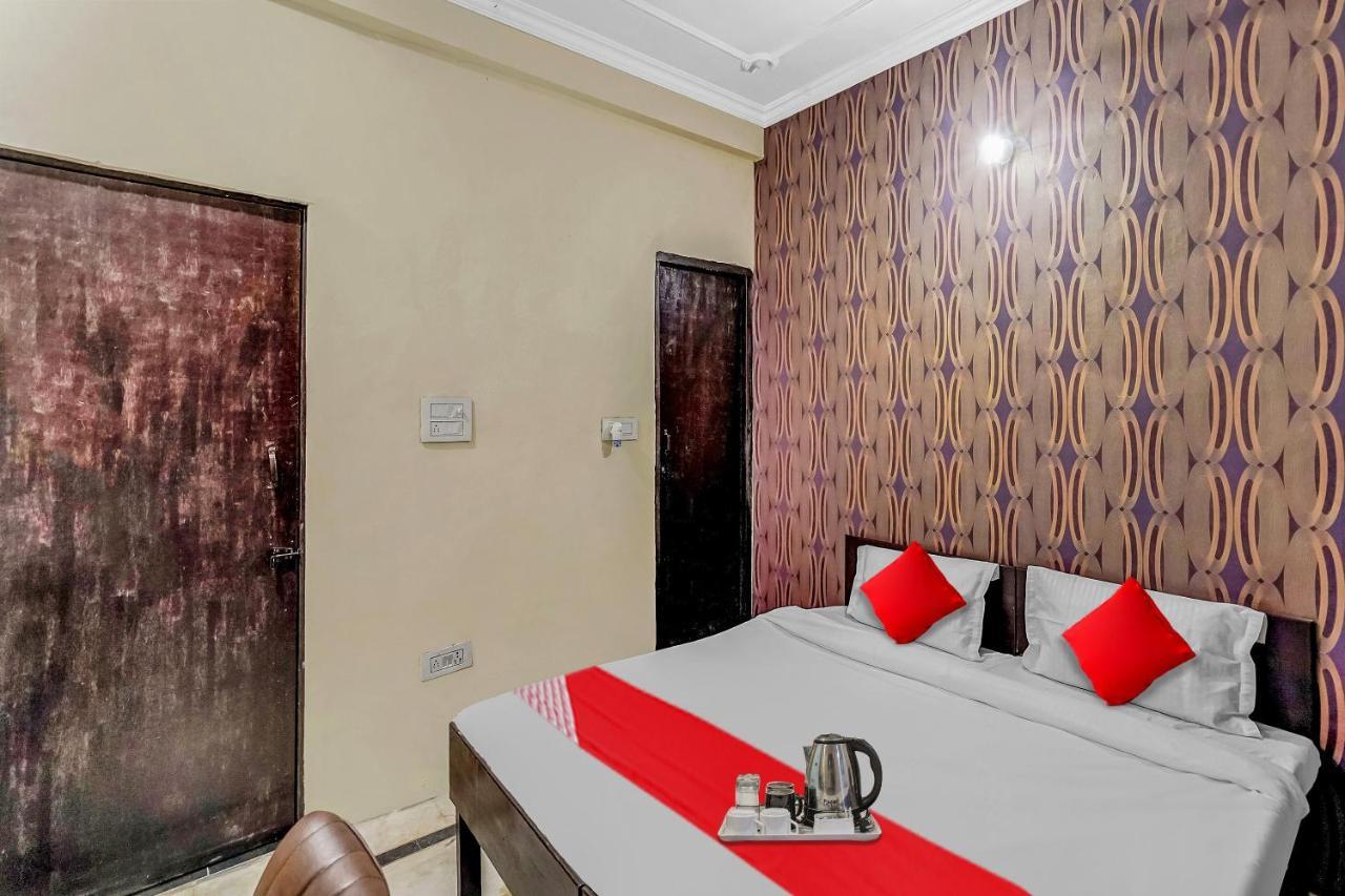 Oyo Flagship 70209 Alpha One Hotel Greater Noida Buitenkant foto