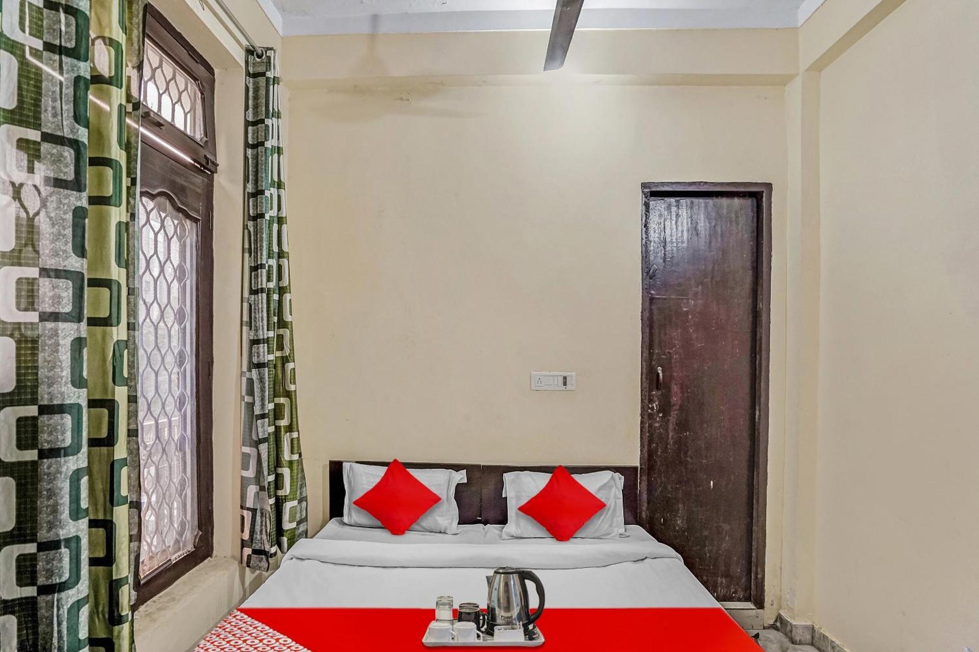 Oyo Flagship 70209 Alpha One Hotel Greater Noida Buitenkant foto