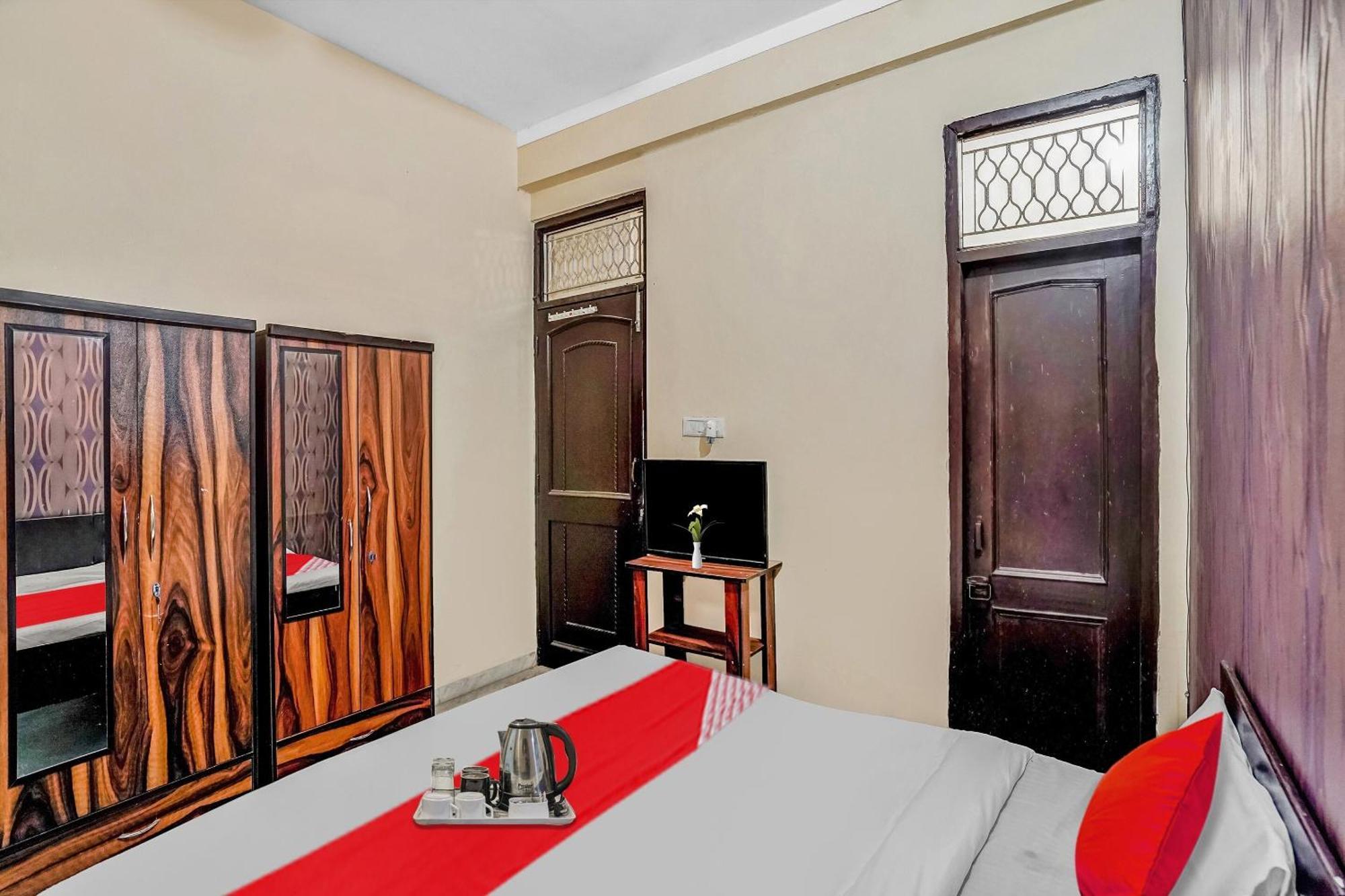 Oyo Flagship 70209 Alpha One Hotel Greater Noida Buitenkant foto