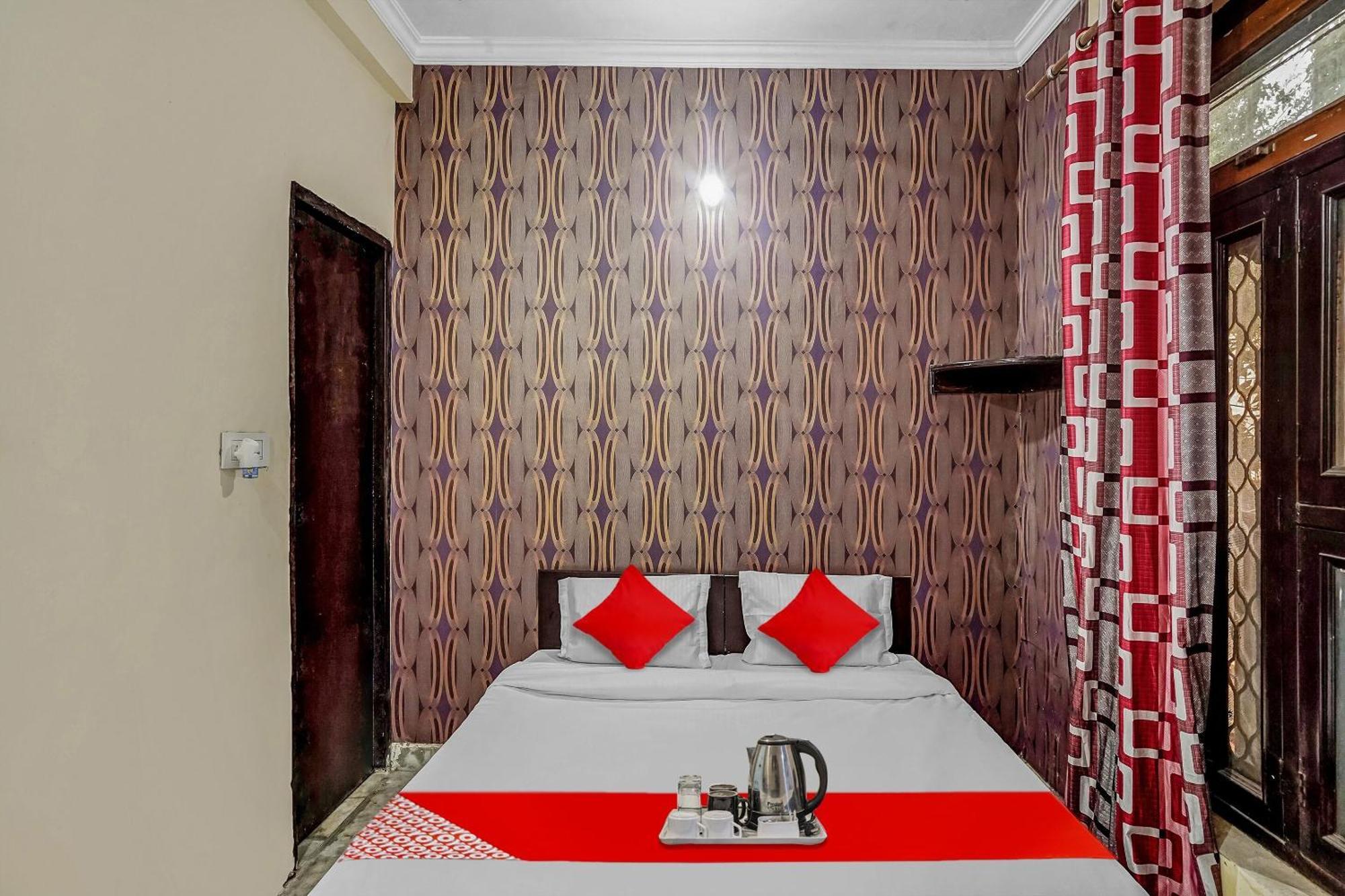Oyo Flagship 70209 Alpha One Hotel Greater Noida Buitenkant foto