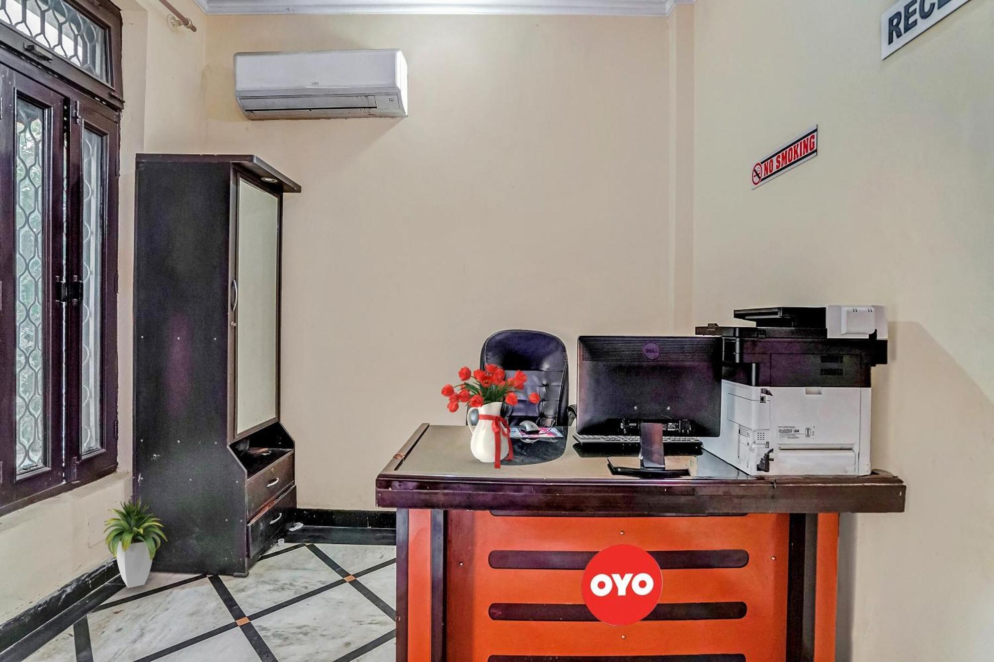 Oyo Flagship 70209 Alpha One Hotel Greater Noida Buitenkant foto