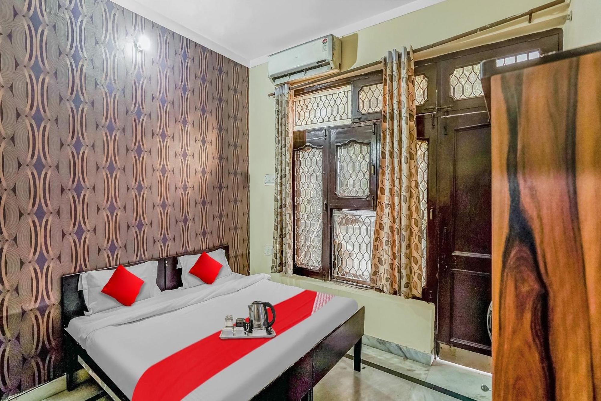 Oyo Flagship 70209 Alpha One Hotel Greater Noida Buitenkant foto
