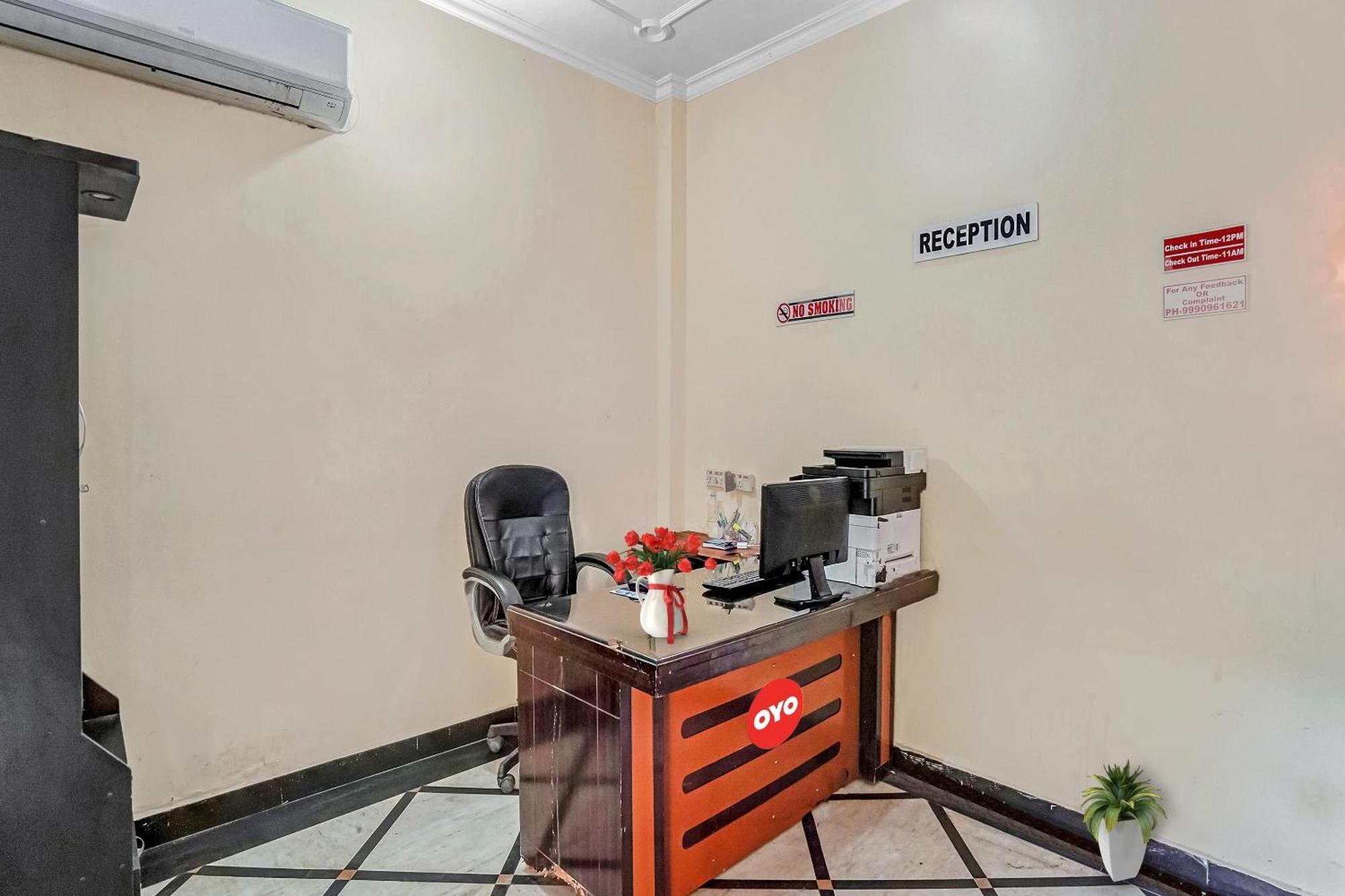 Oyo Flagship 70209 Alpha One Hotel Greater Noida Buitenkant foto