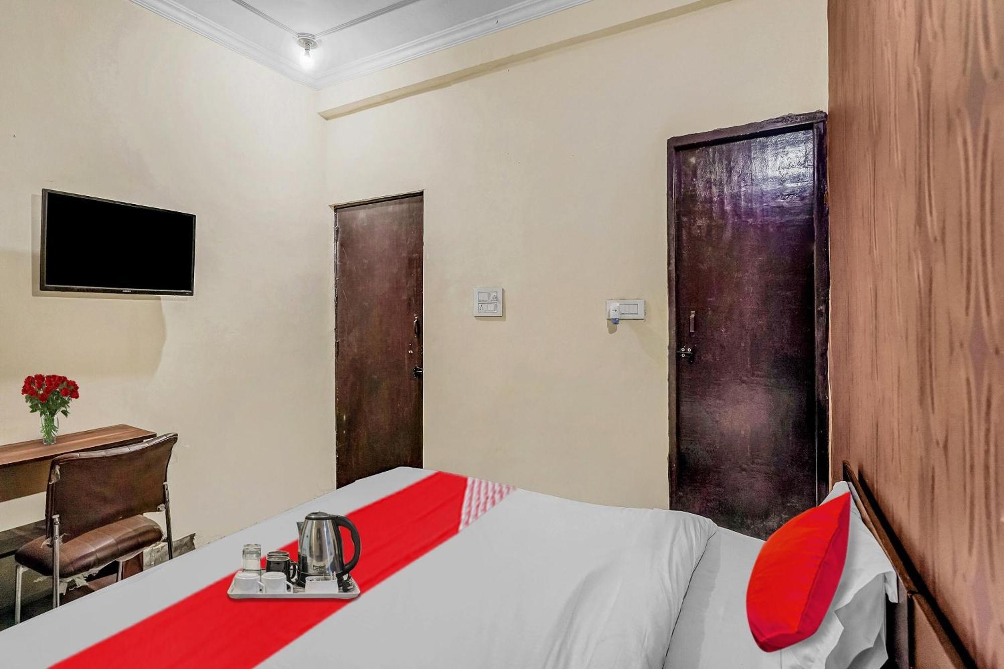 Oyo Flagship 70209 Alpha One Hotel Greater Noida Buitenkant foto