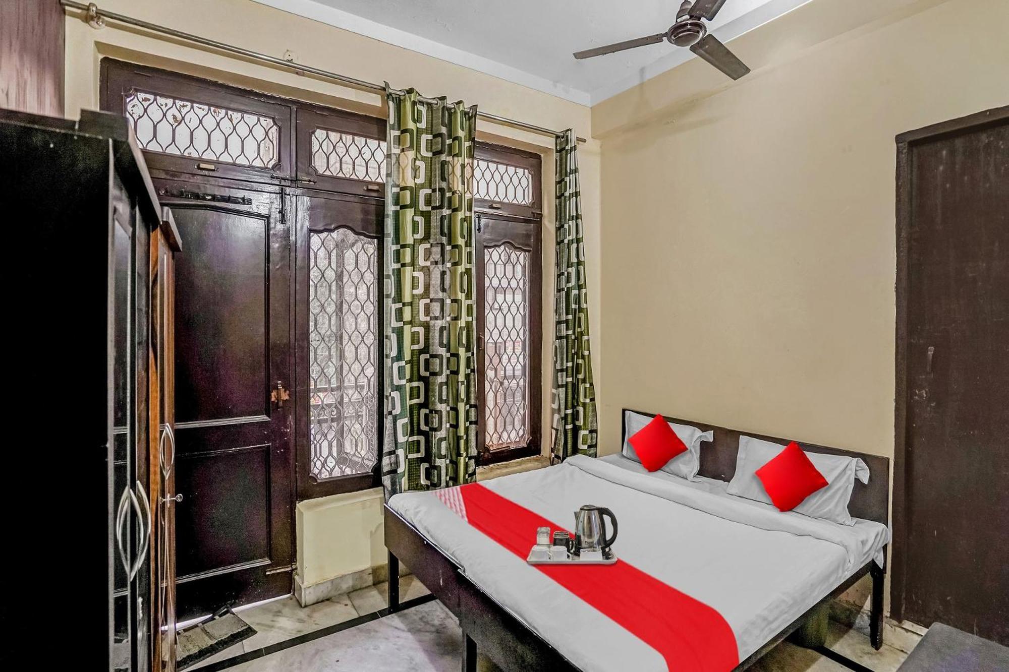 Oyo Flagship 70209 Alpha One Hotel Greater Noida Buitenkant foto