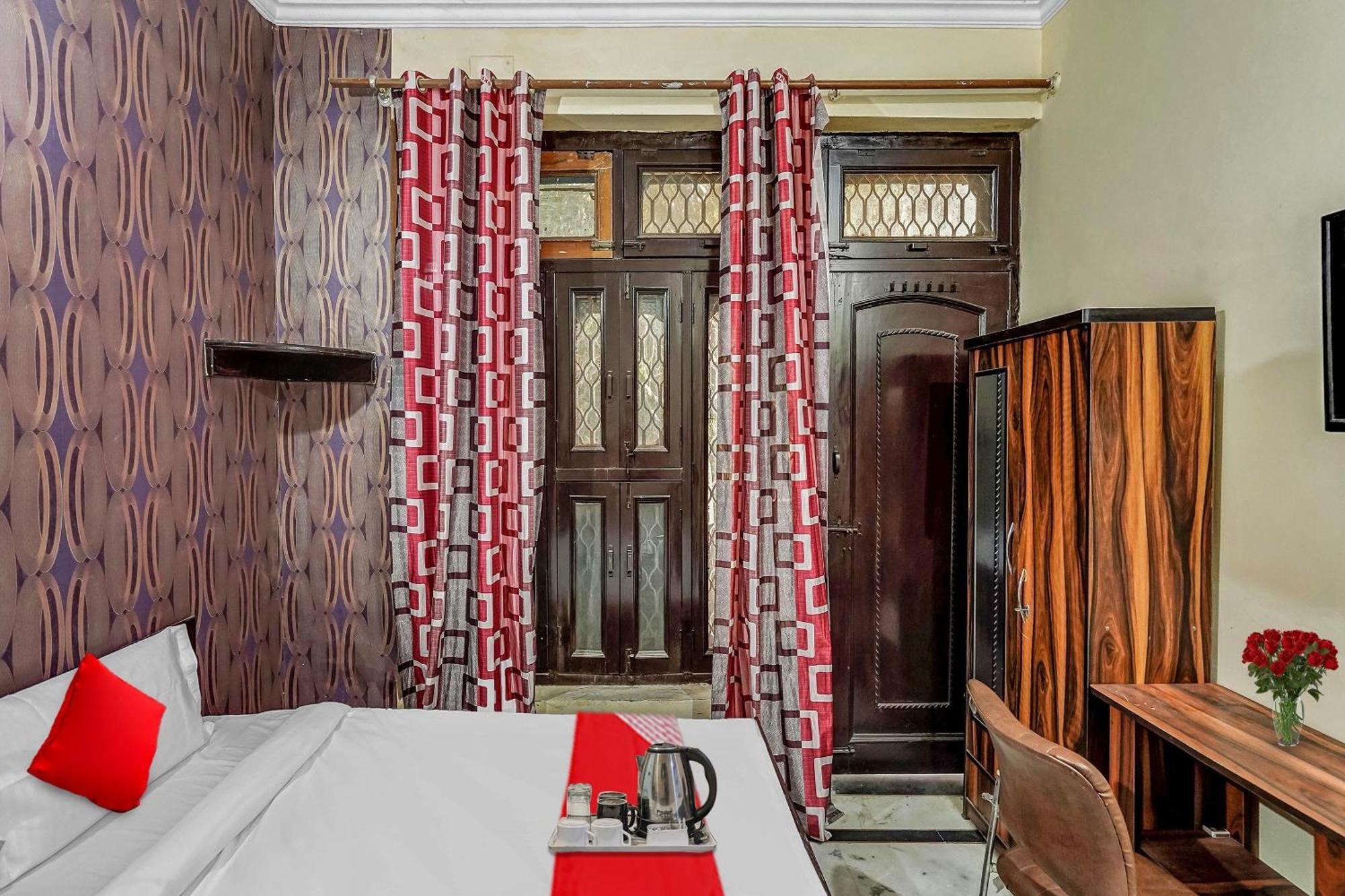 Oyo Flagship 70209 Alpha One Hotel Greater Noida Buitenkant foto