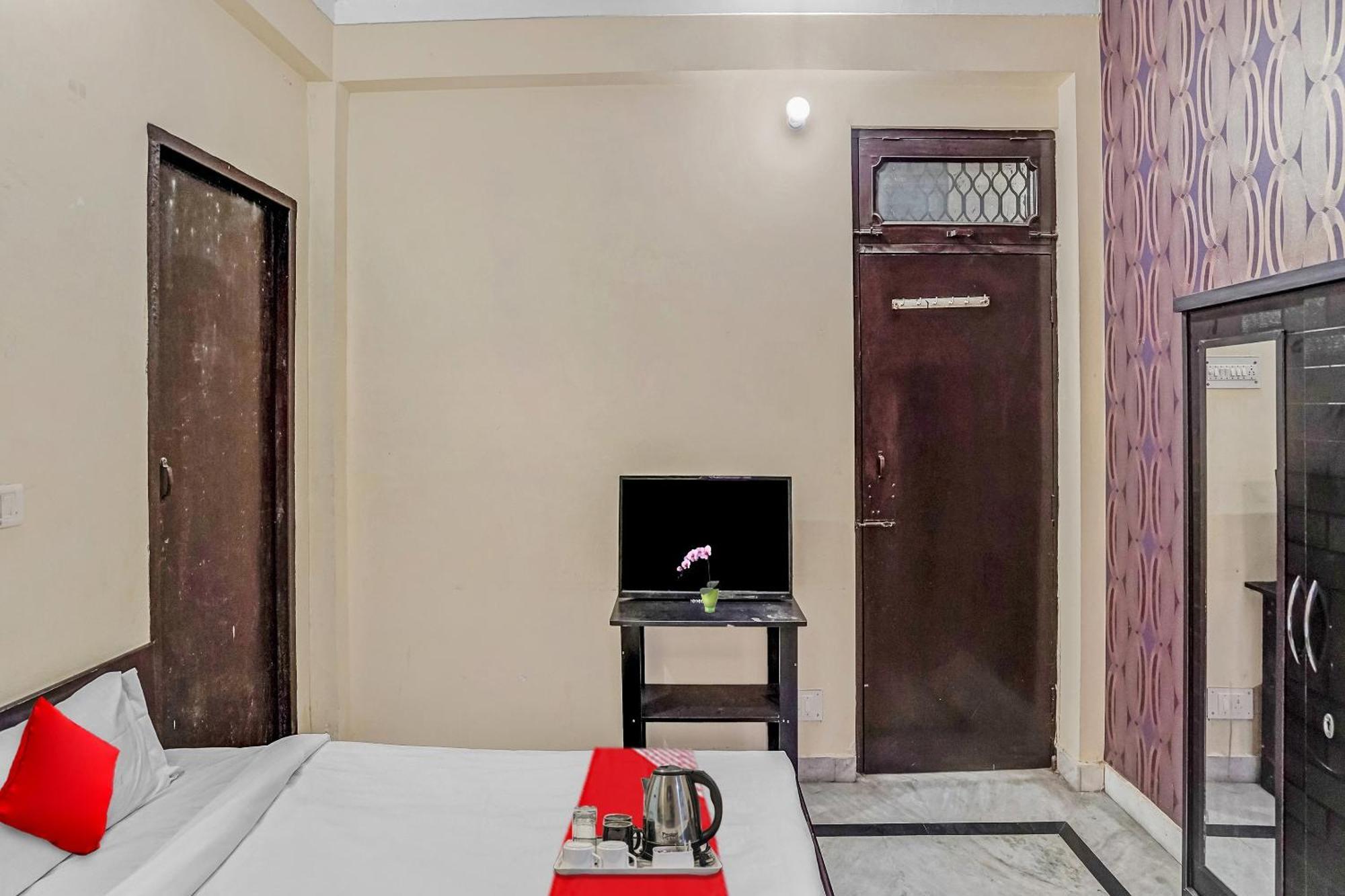 Oyo Flagship 70209 Alpha One Hotel Greater Noida Buitenkant foto